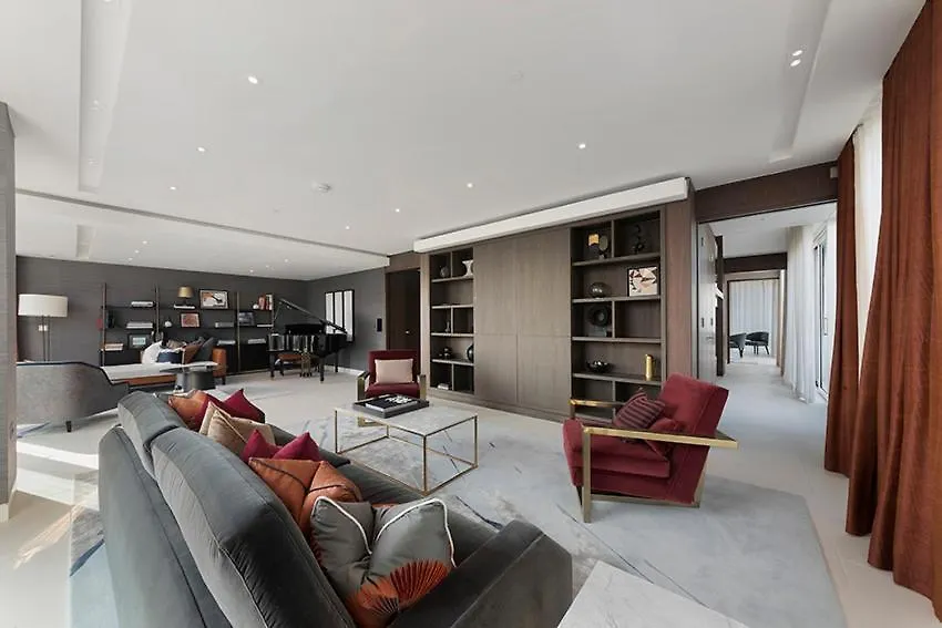 River Thames Duplex Penthouse Apartment London