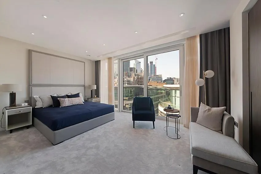 River Thames Duplex Penthouse Apartment London